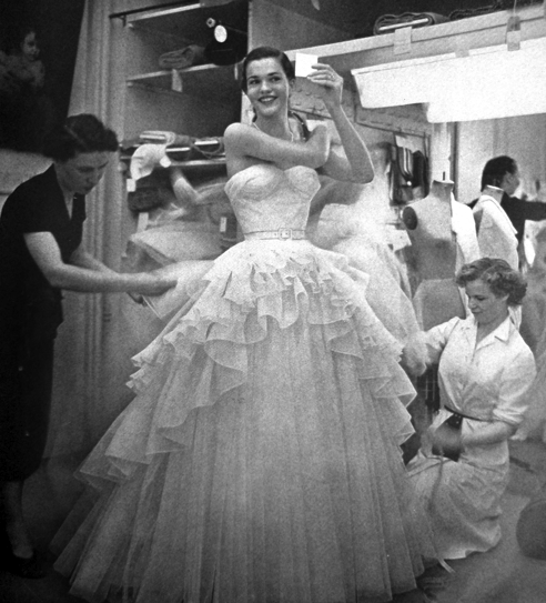 1952 Vogue Paris Pierre Balmain atelier